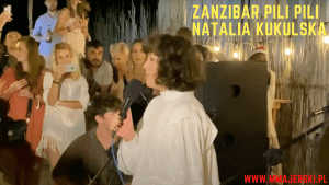 Zanzibar Natalia Kukulska w Pili Pili śpiewa kolędy